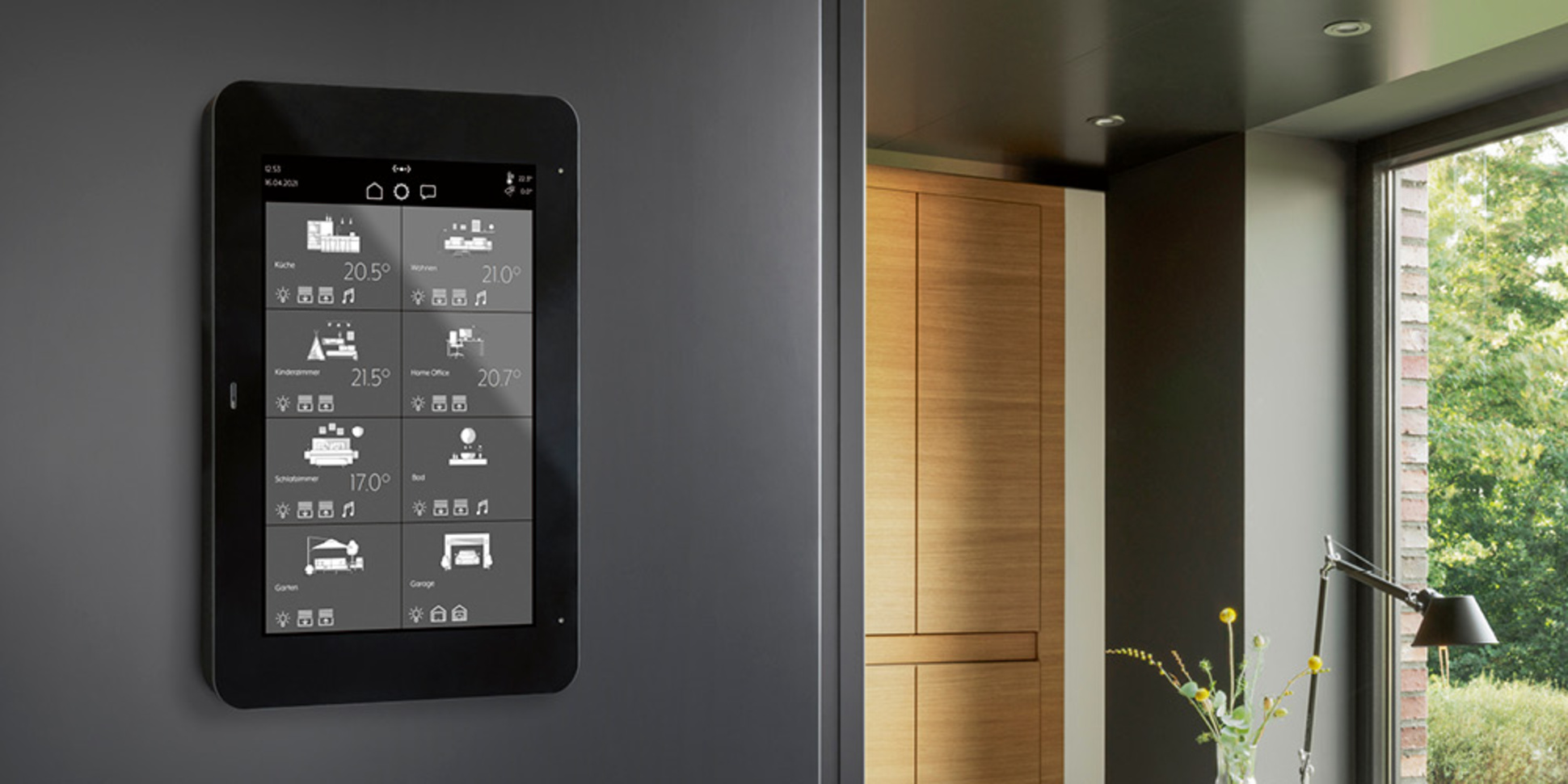 JUNG Smart Panel 8 bei SBTec smart buildings GmbH in Bruchköbel