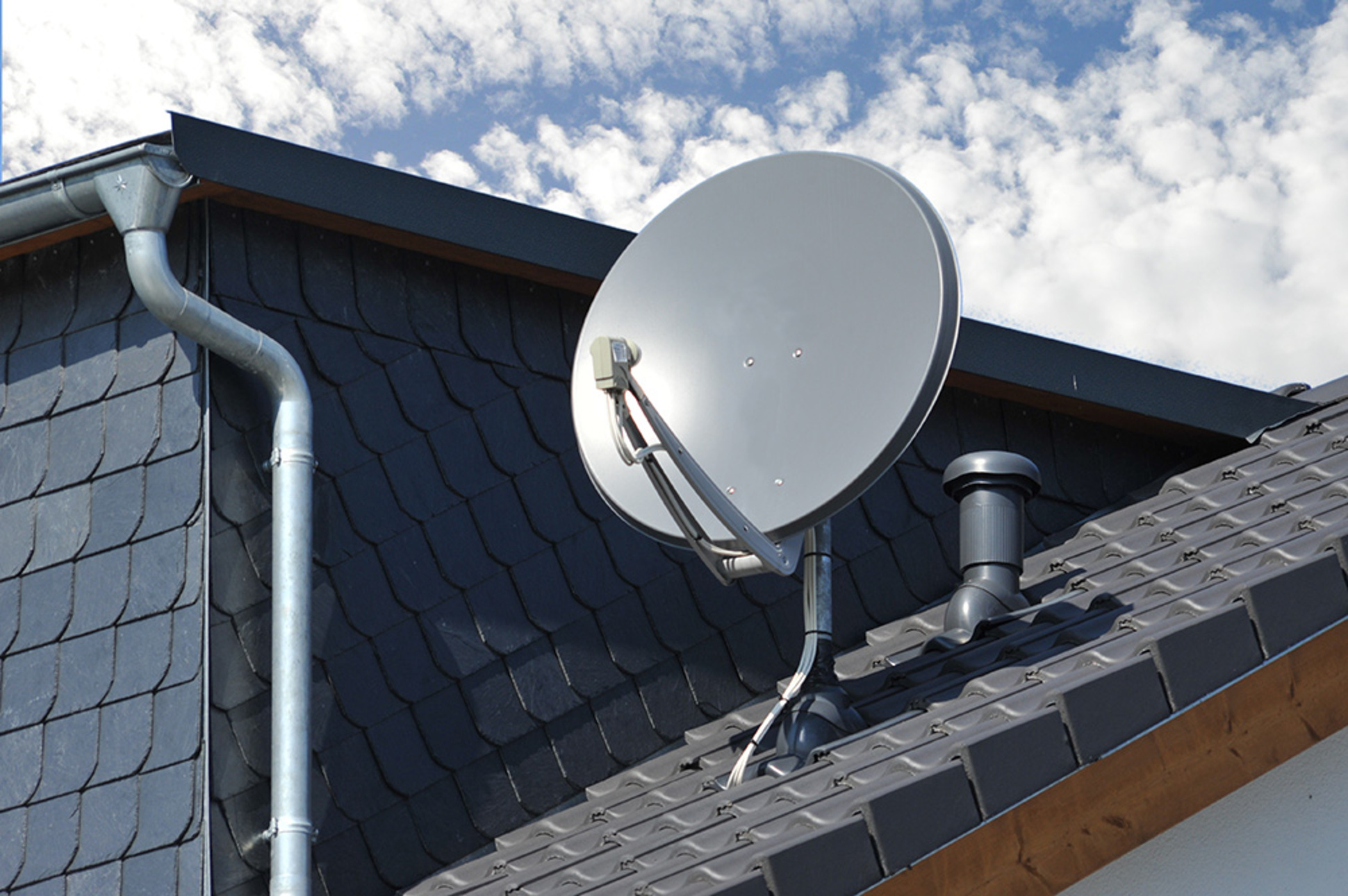 TV-Empfang bei SBTec smart buildings GmbH in Bruchköbel