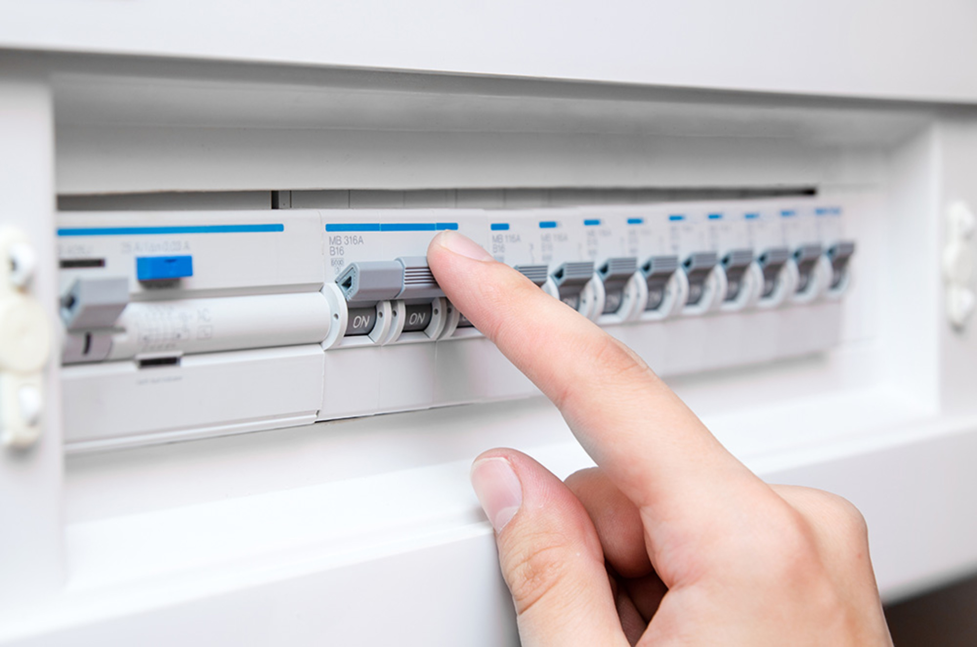 Schalt&shy;schrank&shy;bau bei SBTec smart buildings GmbH in Bruchköbel